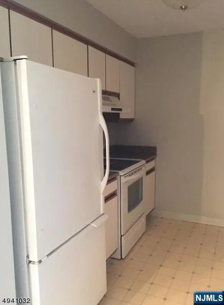 651 Riverside B13 Lyndhurst, NJ 07071