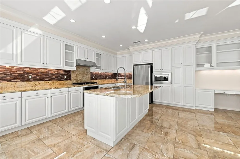 34 Brindisi Irvine, CA 92618