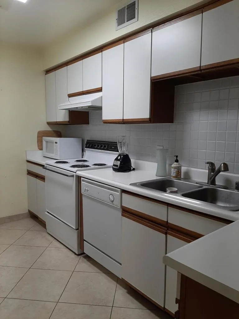 1100 E Amado Road #14d1 Palm Springs, CA 92262