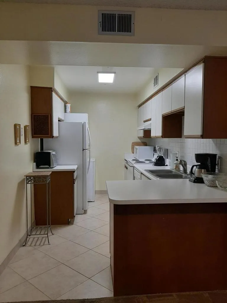 1100 E Amado Road #14d1 Palm Springs, CA 92262