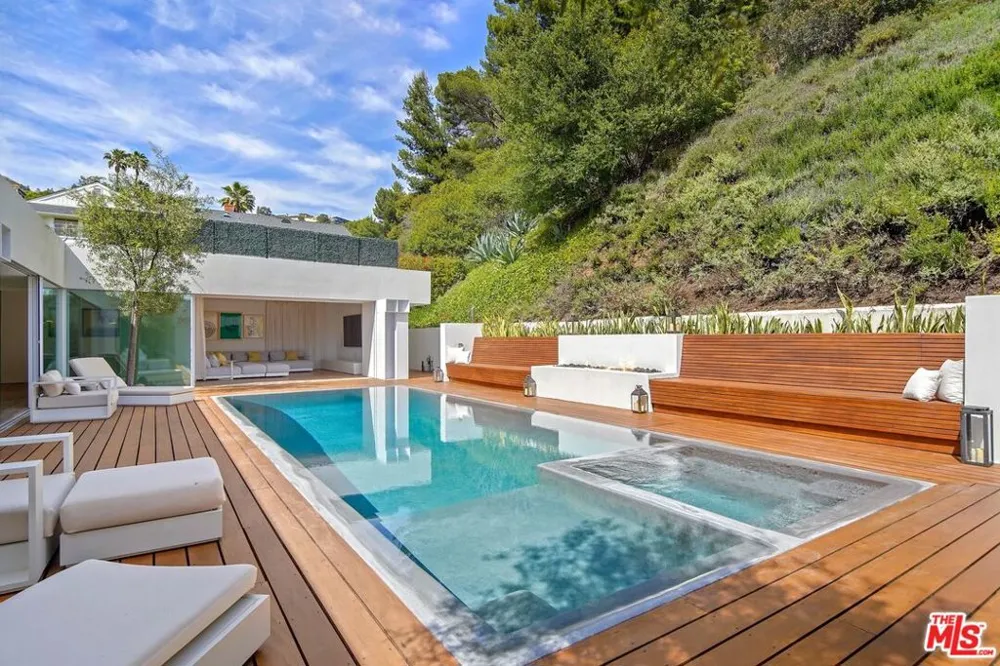1106 Hillcrest Road Beverly Hills, CA 90210