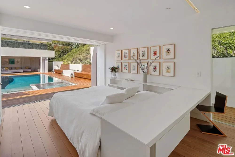 1106 Hillcrest Road Beverly Hills, CA 90210