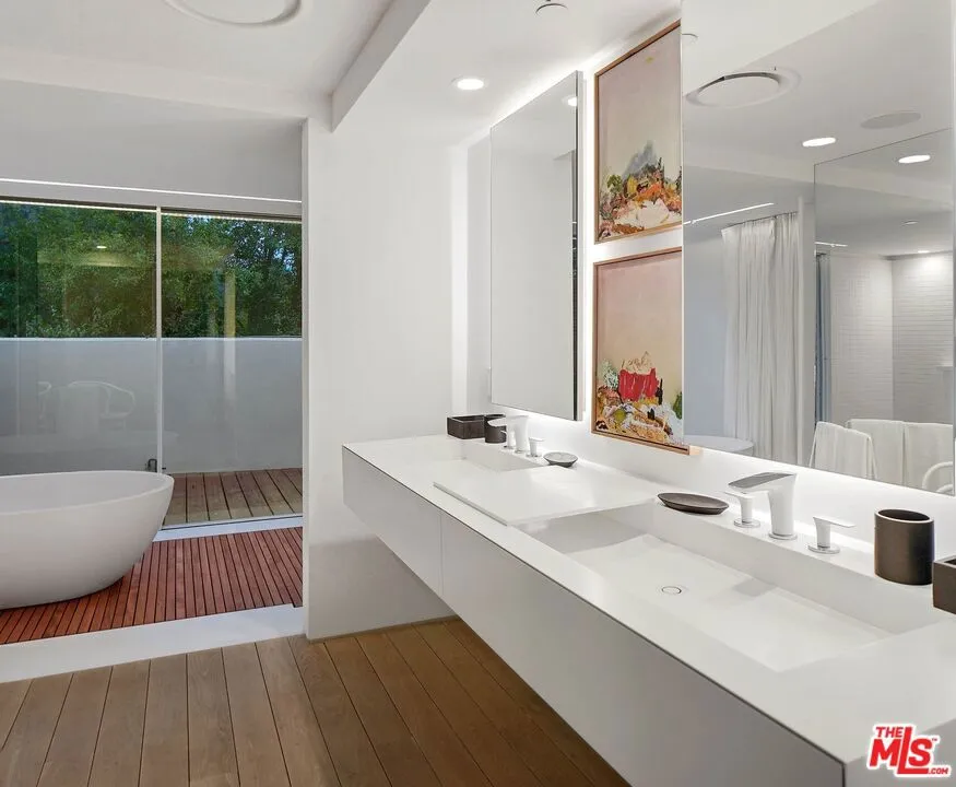 1106 Hillcrest Road Beverly Hills, CA 90210