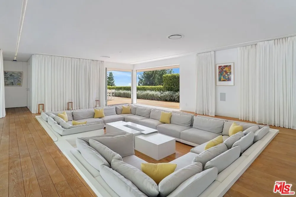 1106 Hillcrest Road Beverly Hills, CA 90210