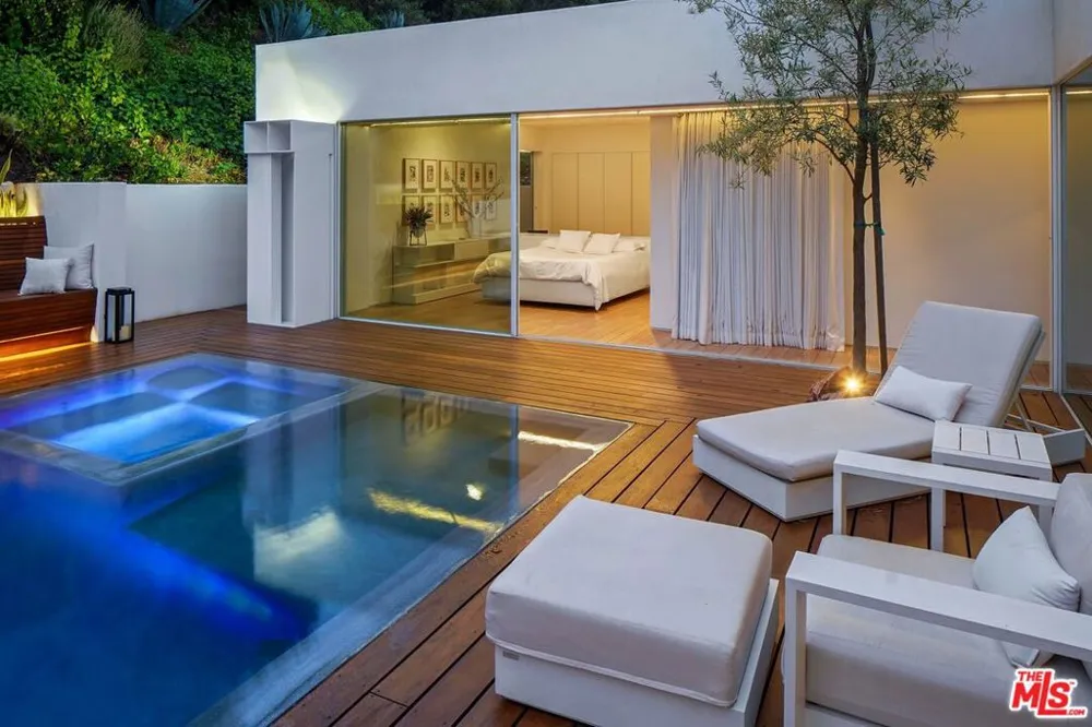 1106 Hillcrest Road Beverly Hills, CA 90210