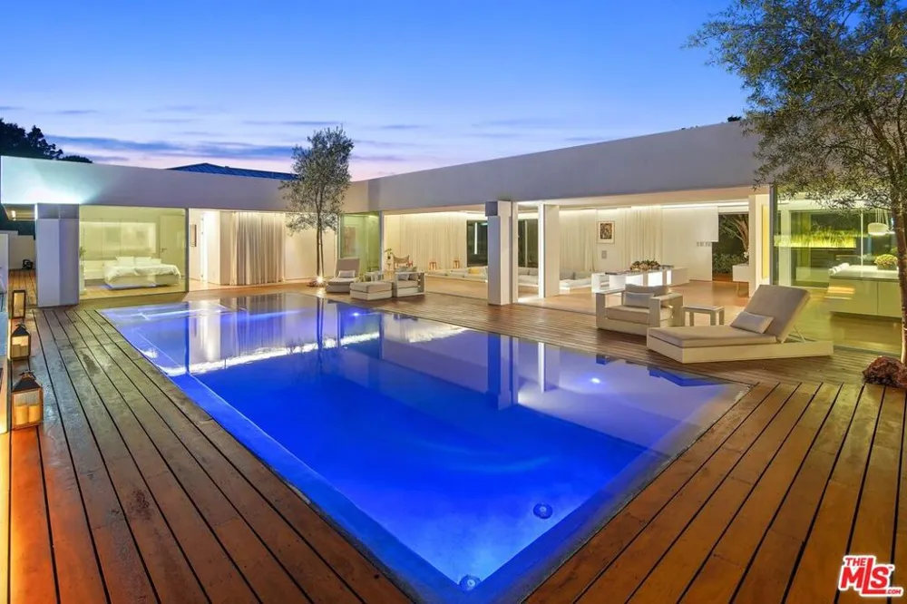 1106 Hillcrest Road Beverly Hills, CA 90210