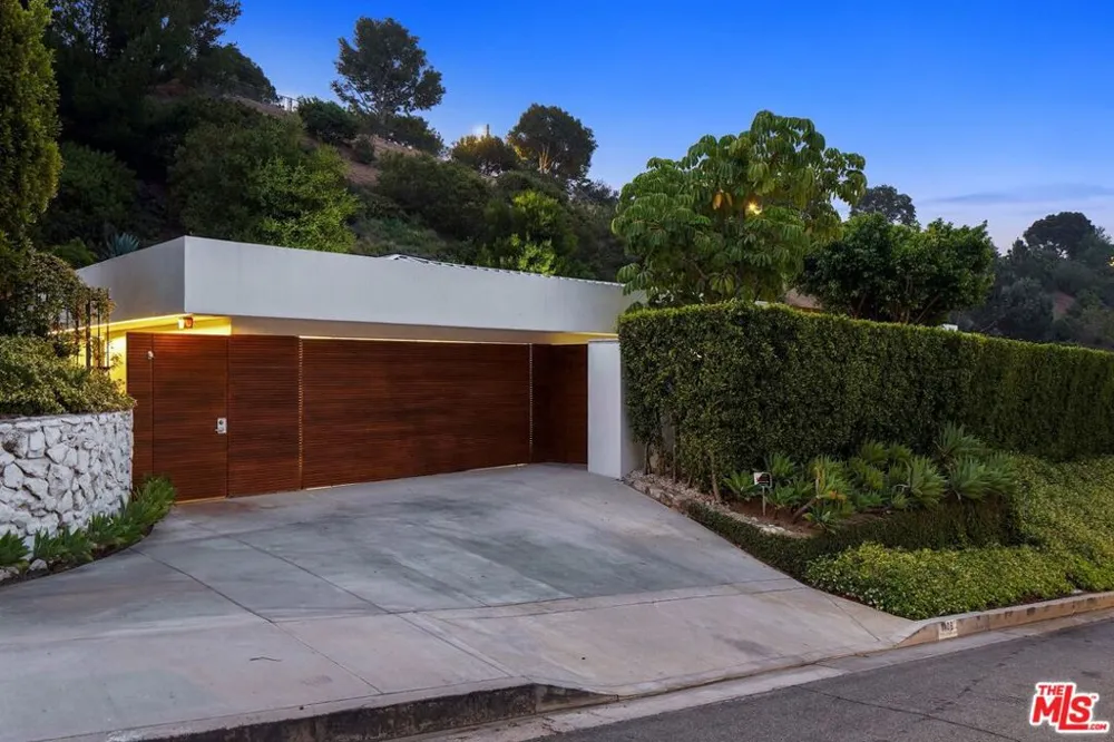 1106 Hillcrest Road Beverly Hills, CA 90210