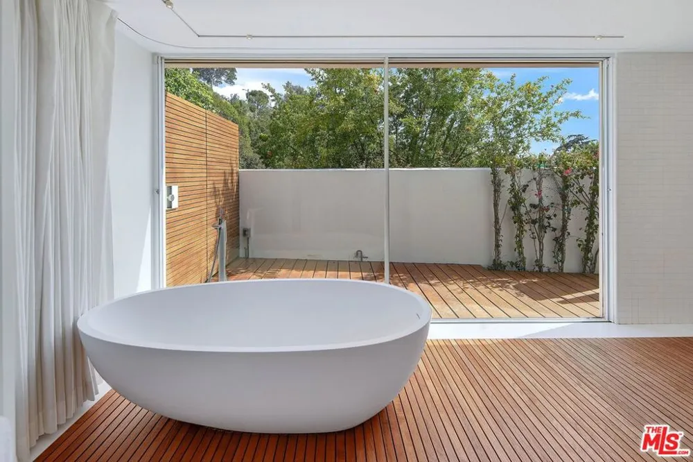 1106 Hillcrest Road Beverly Hills, CA 90210