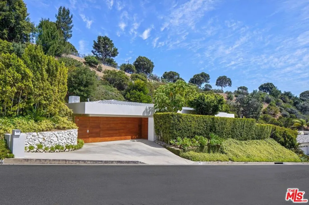 1106 Hillcrest Road Beverly Hills, CA 90210