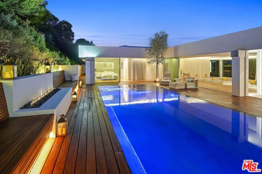 1106 Hillcrest Road Beverly Hills, CA 90210