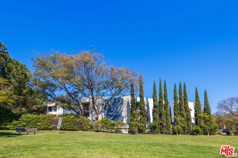 4295 Via Arbolada #312 Los Angeles, CA 90042