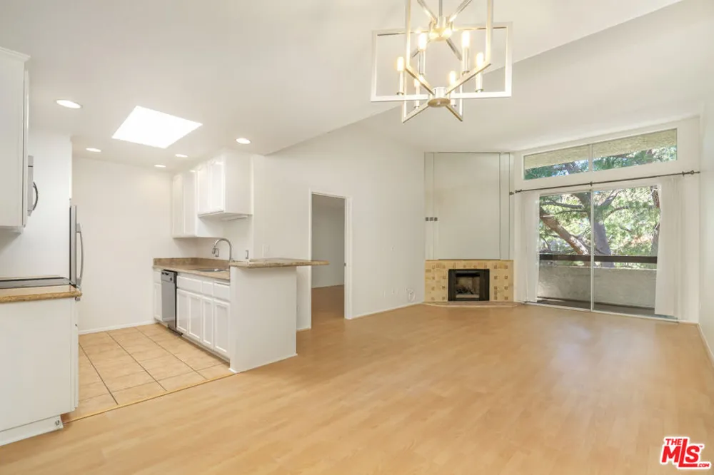 4295 Via Arbolada #312 Los Angeles, CA 90042