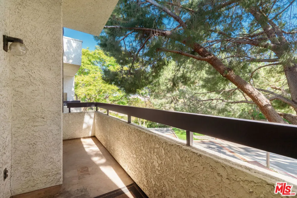 4295 Via Arbolada #312 Los Angeles, CA 90042