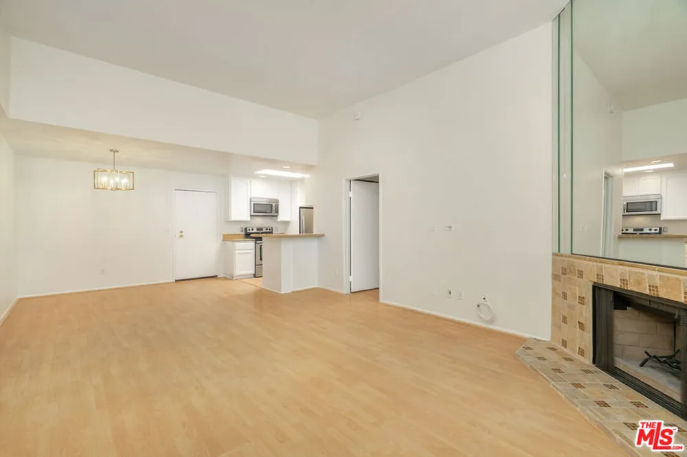 4295 Via Arbolada #312 Los Angeles, CA 90042