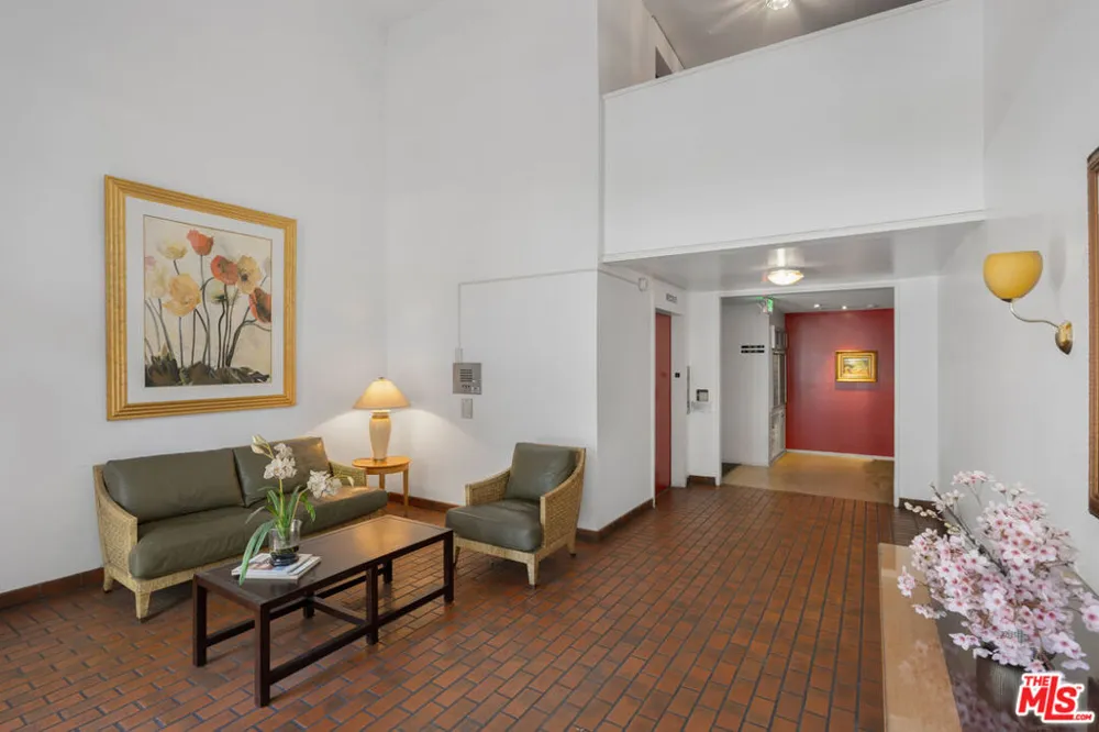 4295 Via Arbolada #312 Los Angeles, CA 90042