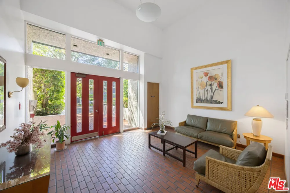 4295 Via Arbolada #312 Los Angeles, CA 90042