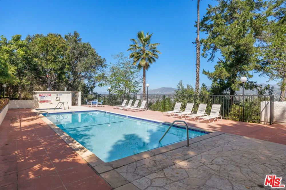4295 Via Arbolada #312 Los Angeles, CA 90042