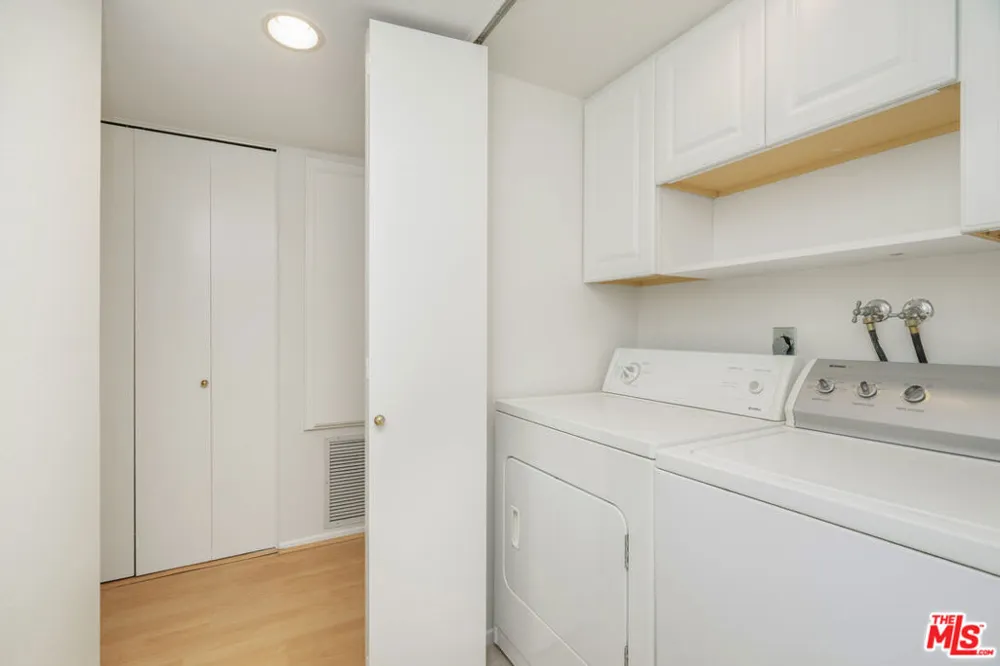 4295 Via Arbolada #312 Los Angeles, CA 90042