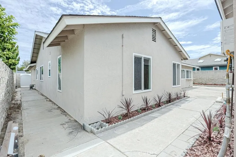 115 S La Paz Anaheim, CA 92807