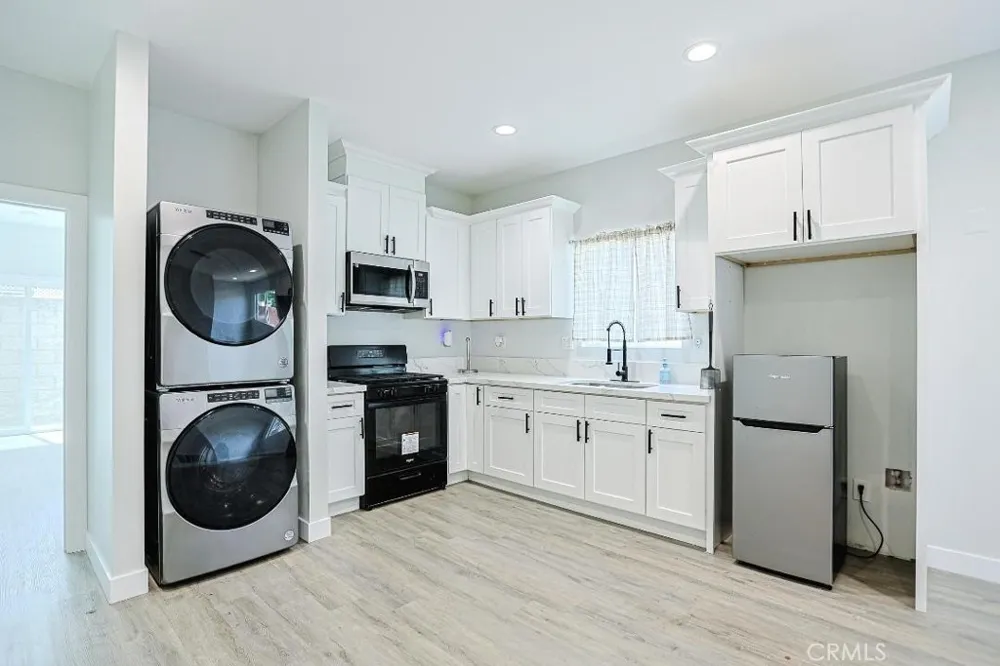 115 S La Paz Anaheim, CA 92807