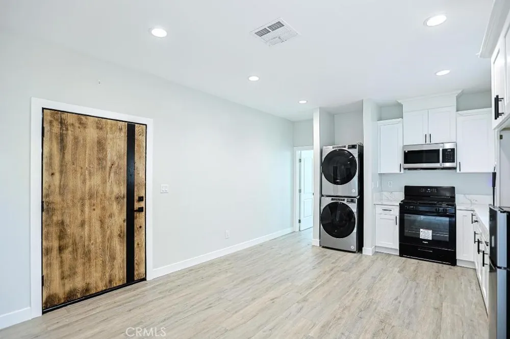 115 S La Paz Anaheim, CA 92807