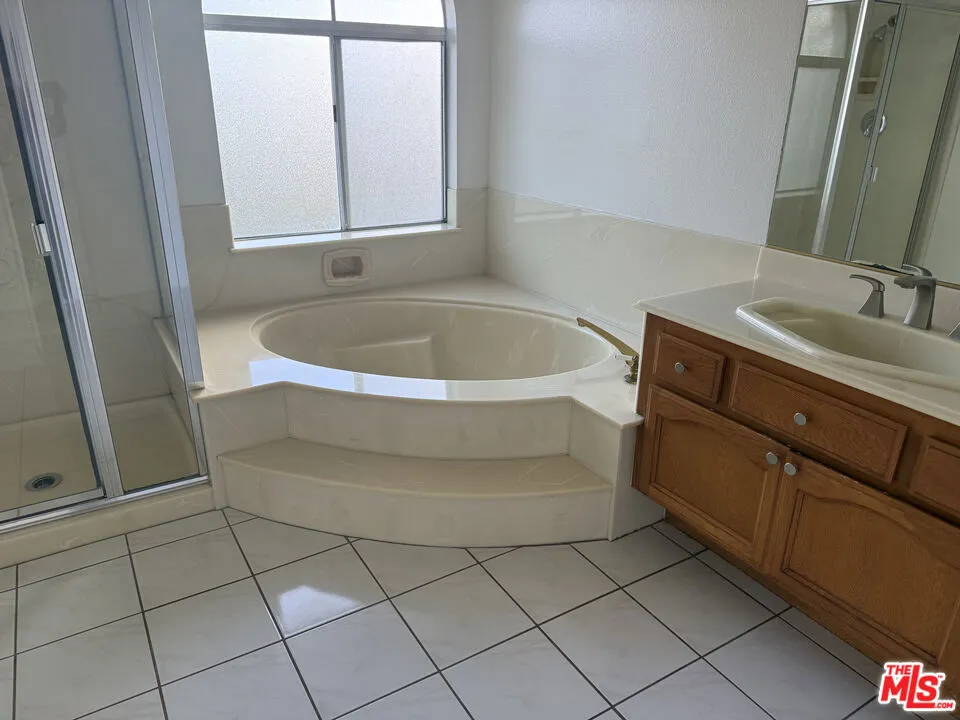 12010 Falcon Ridge Way Porter Ranch, CA 91326