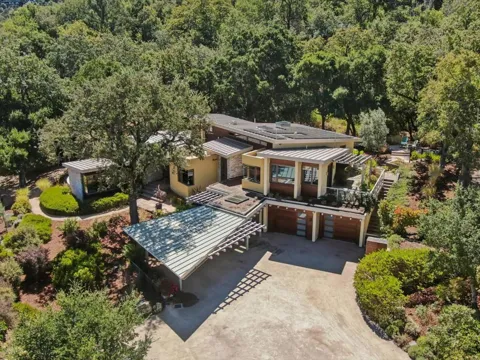 2 Buck Meadow Drive