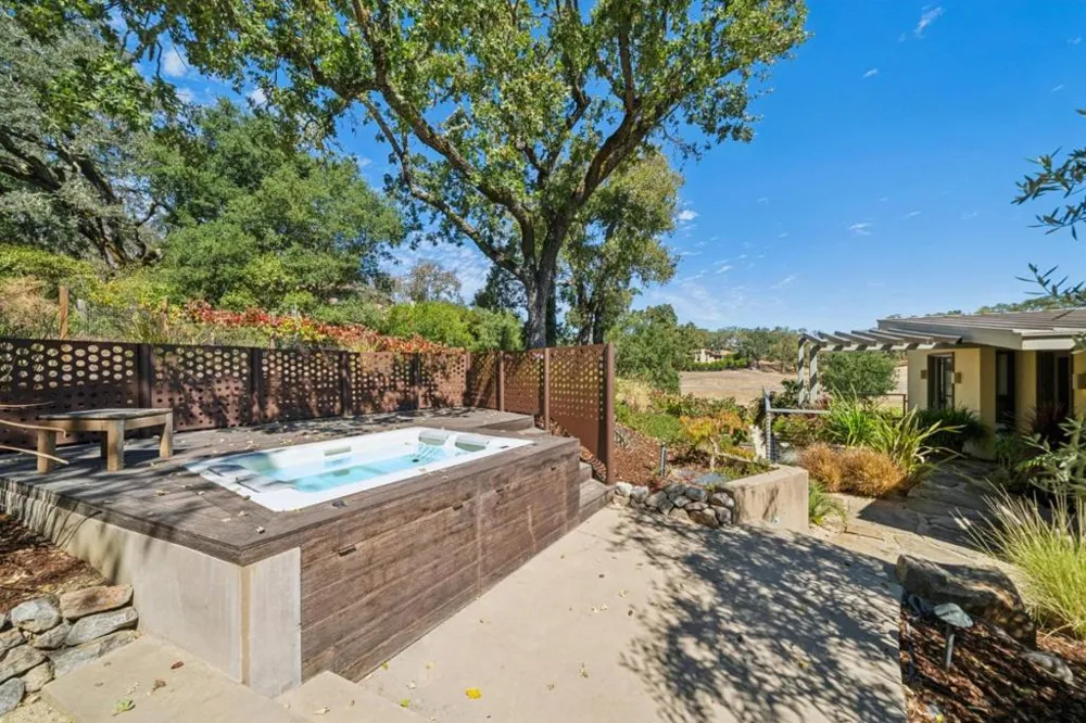 2 Buck Meadow Drive Portola Valley, CA 94028