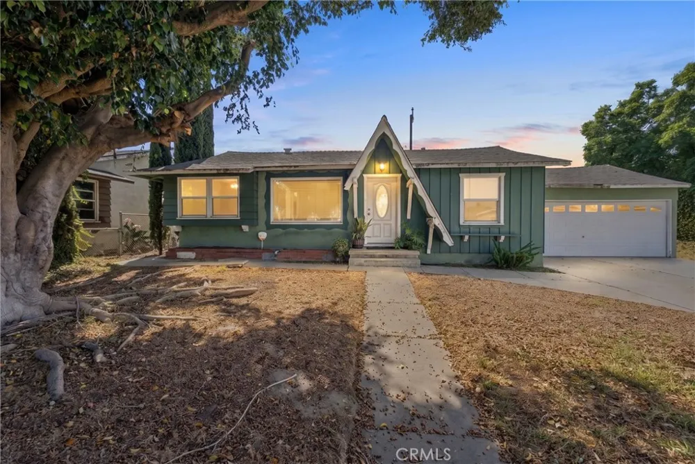 21211 Haston Place Lakewood, CA 90715