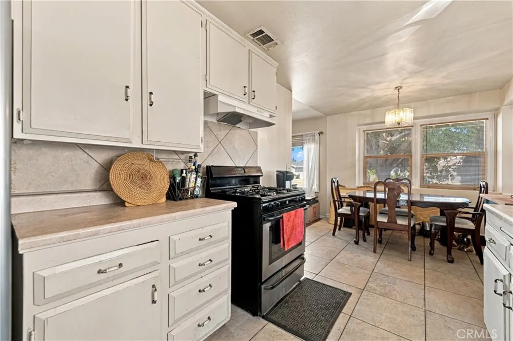 21211 Haston Place Lakewood, CA 90715