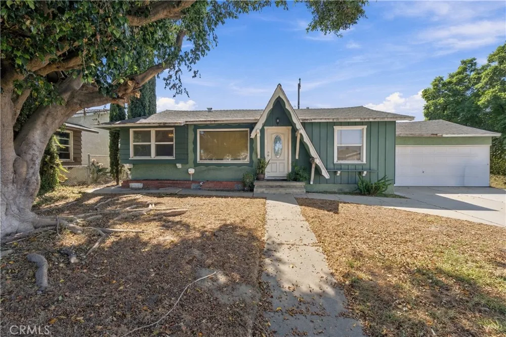 21211 Haston Place Lakewood, CA 90715