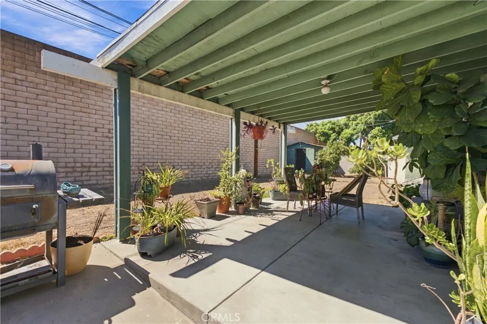 21211 Haston Place Lakewood, CA 90715
