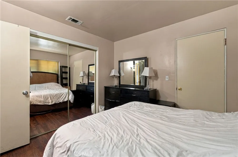 21211 Haston Place Lakewood, CA 90715