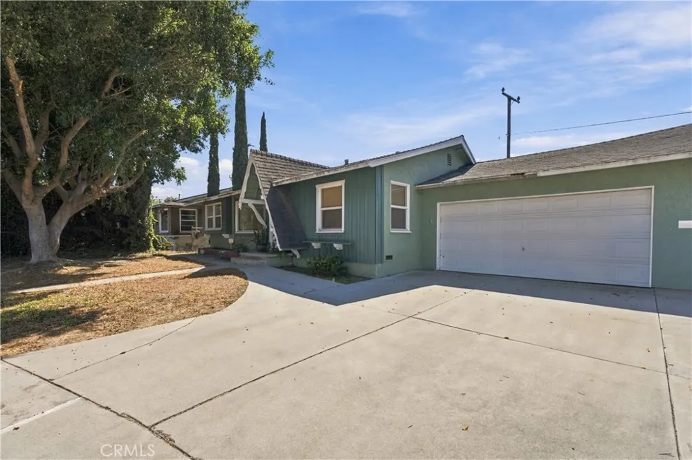 21211 Haston Place Lakewood, CA 90715