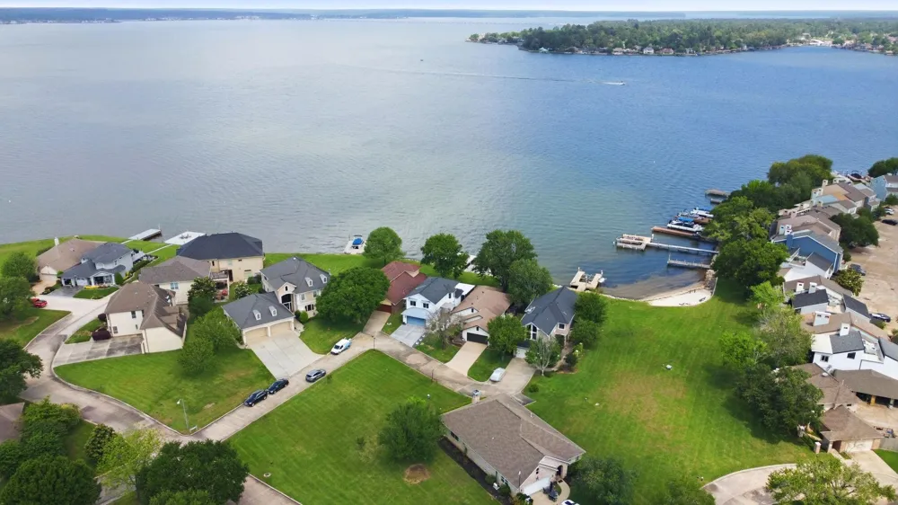 1609 Schooner Point Willis, TX 77318