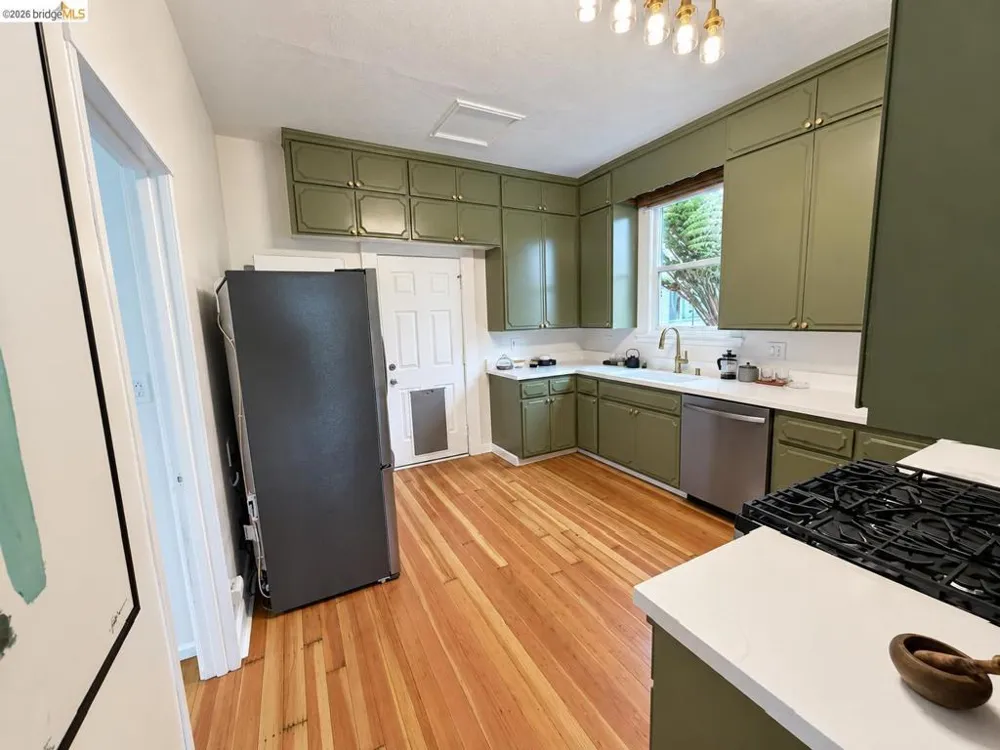 1324 Burnett Berkeley, CA 94702