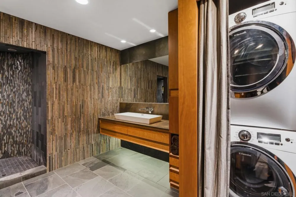 877 Island Ave #203 San Diego, CA 92101