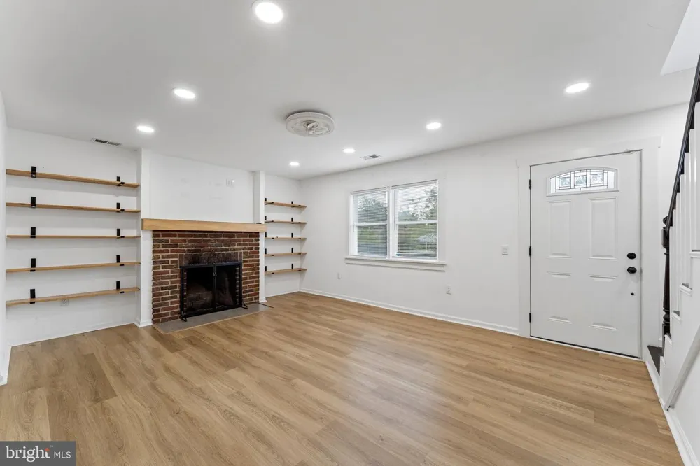 6906 KINGSTON DRIVE Temple Hills, MD 20748