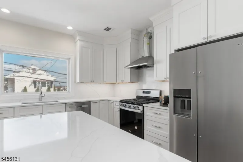 382 5Th Ave Paterson City, NJ 07514