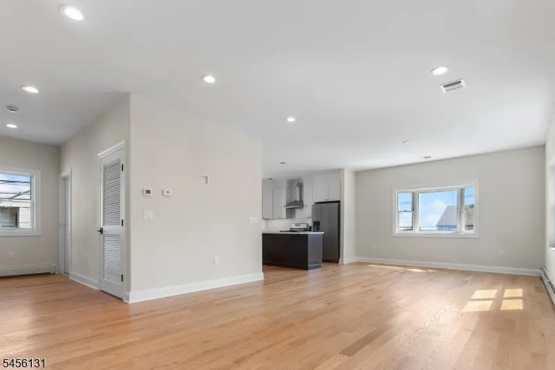 382 5Th Ave Paterson City, NJ 07514