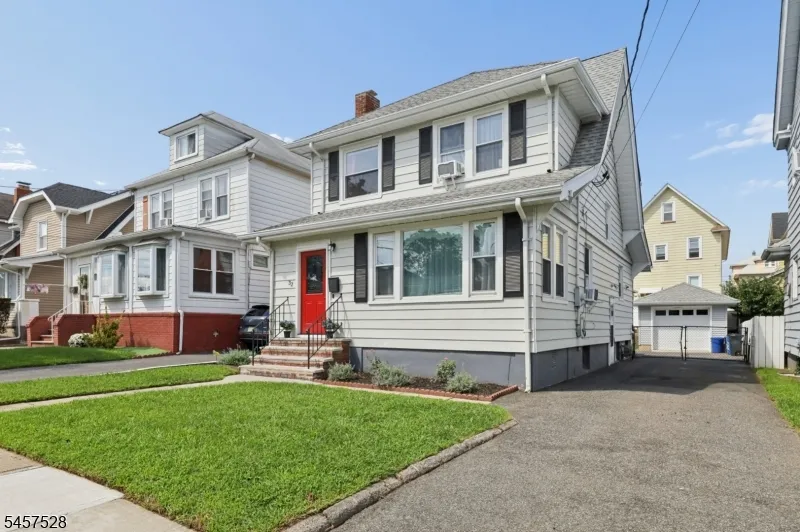 32 Barrington Ave Clifton City, NJ 07011