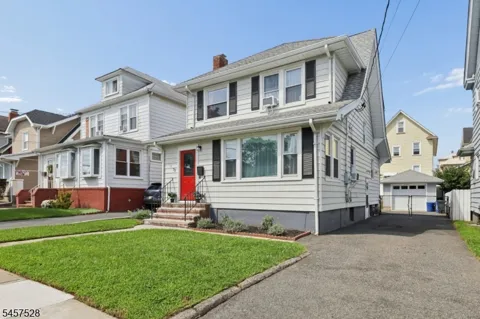 32 Barrington Ave