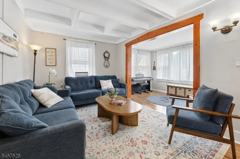 32 Barrington Ave Clifton City, NJ 07011