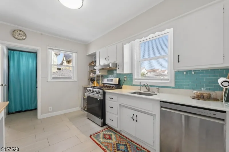 32 Barrington Ave Clifton City, NJ 07011