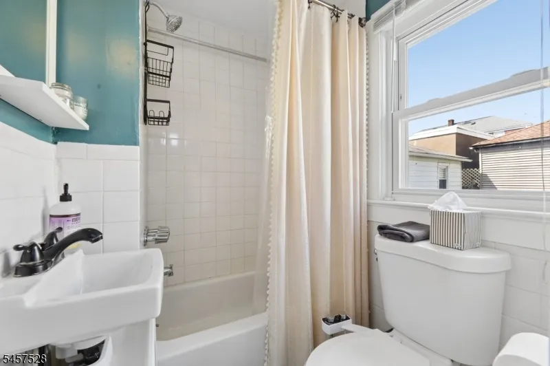 32 Barrington Ave Clifton City, NJ 07011