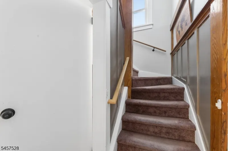32 Barrington Ave Clifton City, NJ 07011