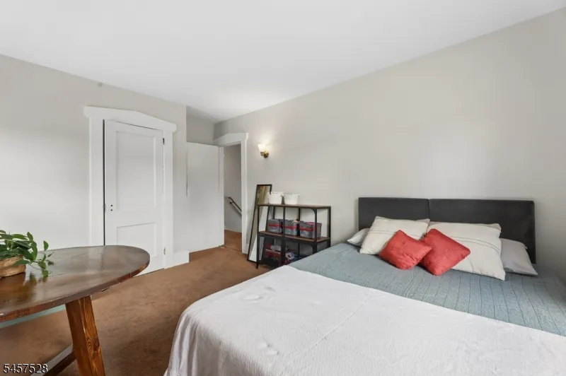 32 Barrington Ave Clifton City, NJ 07011