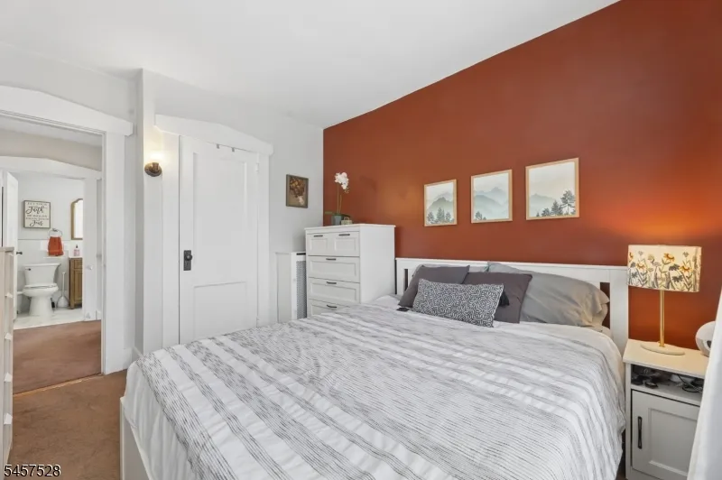 32 Barrington Ave Clifton City, NJ 07011