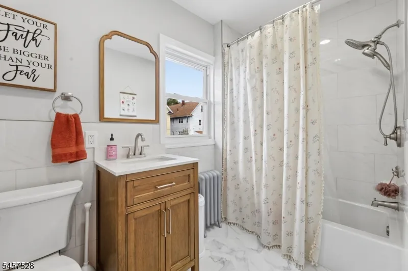 32 Barrington Ave Clifton City, NJ 07011