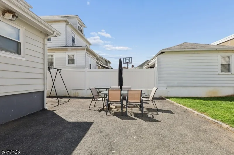 32 Barrington Ave Clifton City, NJ 07011